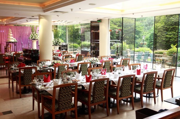 成都户外草品西式自助餐婚礼攻略